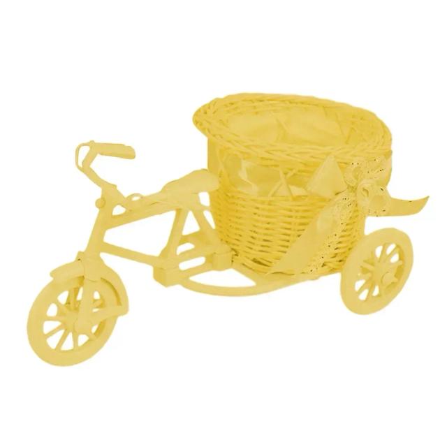 Cesta de flores de vime para bicicleta com arranjo floral simulado, ideal para decoração e armazenamento em festas de casamento.