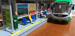Modelo de estação rodoviária infantil, estação ferroviária de alta velocidade, brinquedos de montagem bricolage, carro esportivo, simulação de ônibus, escala 1: 64 - Image 4