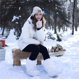 2025 botas de neve de inverno botas de esqui femininas luxo fofo peludo botas de pele feminino rebites quente plataforma à prova dwaterproof água botas de algodão preto - Image 3