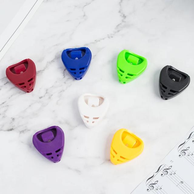 Acessórios Portáteis para Guitarra: Palheta de Suporte e Caixa Acústica em Formato de Coração