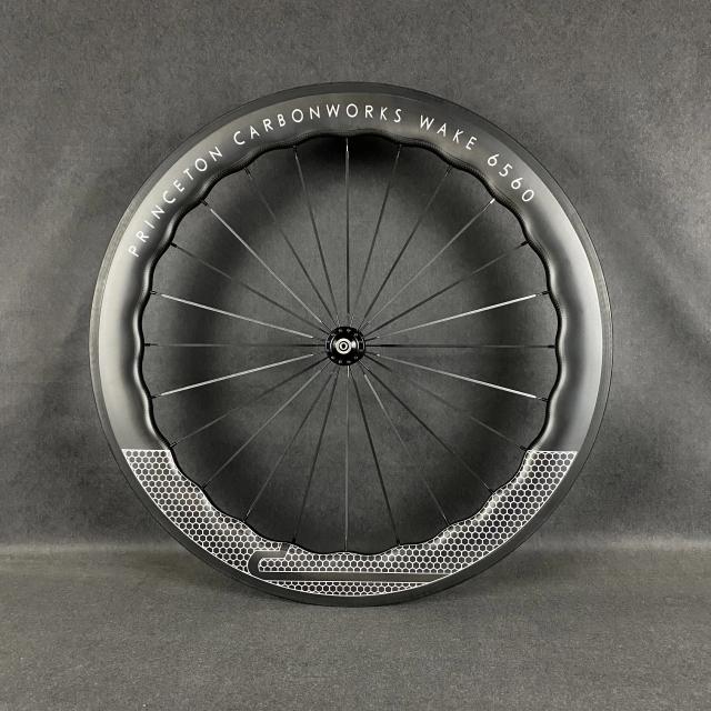 Conjunto de Rodas Fibra de Carbono 700C 65mm UD Clincher/Tubeless/Tubular