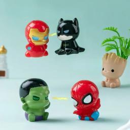 Marvel homem-aranha homem de ferro bolo de aniversário decoração boneca dos desenhos animados super-herói resina figura de ação bonito decorações interiores do carro - Image 2