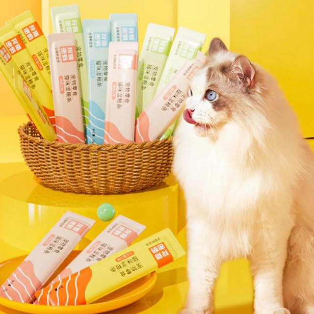 Petiscos nutritivos e interativos para gatos: tiras, alimento molhado e delícias lickables saudáveis