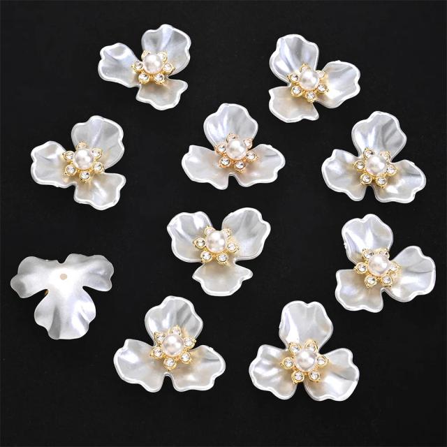 Conjunto de 20 Charms de Flores Elegantes com Pérolas e Strass para Artesanato DIY em Roupas e Acessórios de Cabelo, 25x27mm