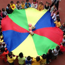 2-6m de diâmetro de acampamento ao ar livre arco-íris guarda-chuva paraquedas brinquedo jump-sack ballute jogo de trabalho em equipe interativo brinquedo para o presente das crianças - Image 4