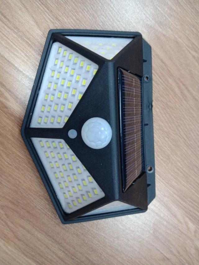 Lanterna Solar Multifuncional para Jardim com Sensor de Movimento e Luz LED à Prova d'Água