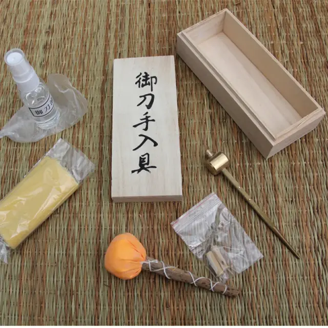 Kit de Limpeza e Manutenção para Katana Samurai com 5 Ferramentas e Caixa de Madeira Artesanal