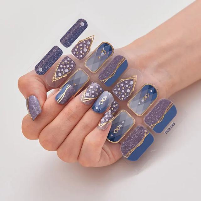 Cozimento de Esmaltes Gratuito para Mulheres: Adesivos Coloridos e Design de Arte para Cobertura Completa de Unhas