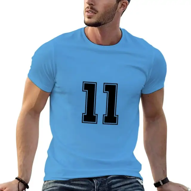 Camiseta Vintage de Futebol Americano Clássico com Número em Fundo Preto e Branco - Tamanho 11