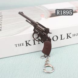 Game Gun Modelo P92, R45, R1895, Pingente Cosplay, Arma Anime Revolver, Chaveiro Mochila de Metal, Decoração Festa Halloween, Presente Coleção - Image 5