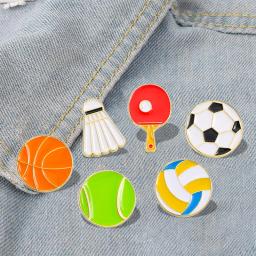 Broche de futebol para homens e mulheres, badminton de basquete e tênis de mesa, crachá esportivo bonito, acessórios para roupas e sacolas - Image 1