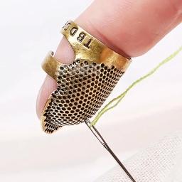 Retro Dedal De Costura Set, Metal Escudo, Dedo Protetores, Agulhas, Fingertip Guard, Essencial Ferramenta De Costura, Costuras, 2pcs - Image 1