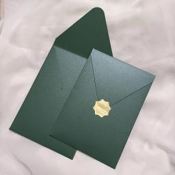 Envelope de cartão de convite vertical para festa, papel pérola V-Flap, saco de papel colorido personalizado, grosso brilhante, verde, 136x195mm, 50x - Image 1