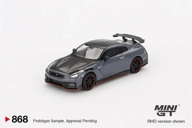 Miniatura Nismo GTR 1:64 Cinza LHD - Veículo de Colecionador em Pré-Encomenda 2024