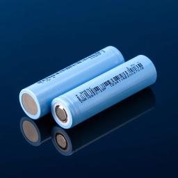 Novo original 18650 bateria 2500mah baterias recarregáveis 3.7v descarga 30a 2500mah capacidade real células de bateria de alta corrente - Image 2