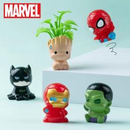 Marvel homem-aranha homem de ferro bolo de aniversário decoração boneca dos desenhos animados super-herói resina figura de ação bonito decorações interiores do carro - Image 1