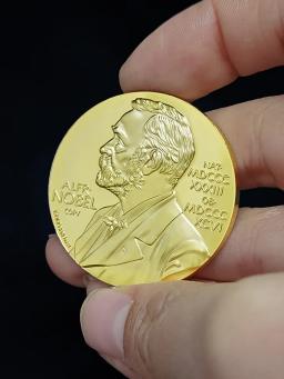 Prêmio Nobel Banhado A Ouro Moeda Medalha Artesanato Fundador Retrato Cientistas Inventores Presente Honorário Comemorativo - Image 3