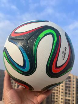 2014 Brasil Brazuca Mais recente Tamanho Padrão de Futebol 5 Bolas Material PU Liga Esportiva Bola de Treinamento de Futebol Futbol Voetba - Image 4