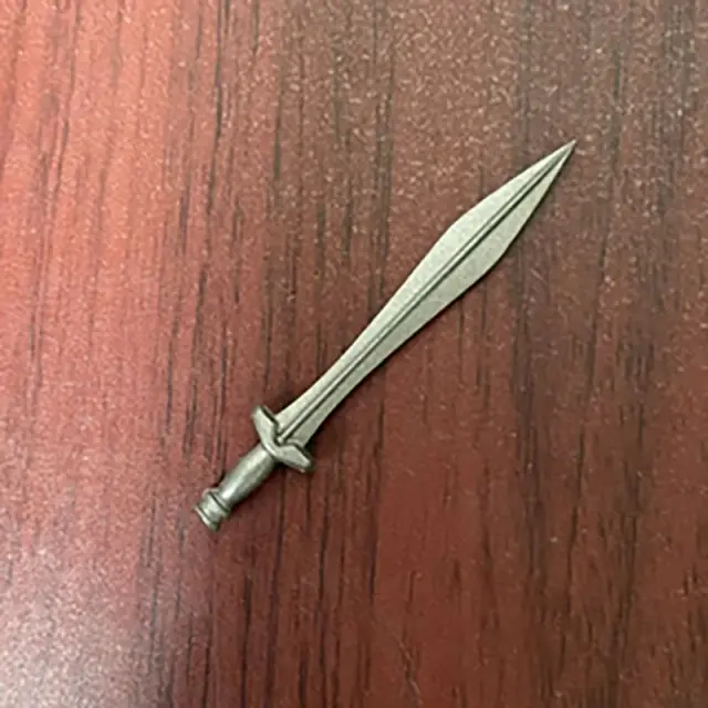 Mini Faca e Espada em Escala 1/18 para Bonecas - Acessórios de Coleção e Adereços para Cenários de Brinquedos