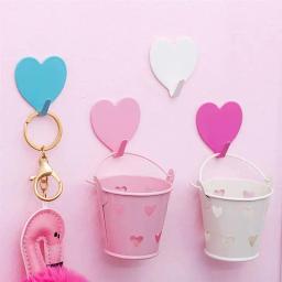 2Pcs Wall Mounted Ganchos Heart Shaped Adesivo Cabides Brasão Gancho Traceless Cabide Chave Ganchos Decorativos para Cozinha de Casa - Image 2