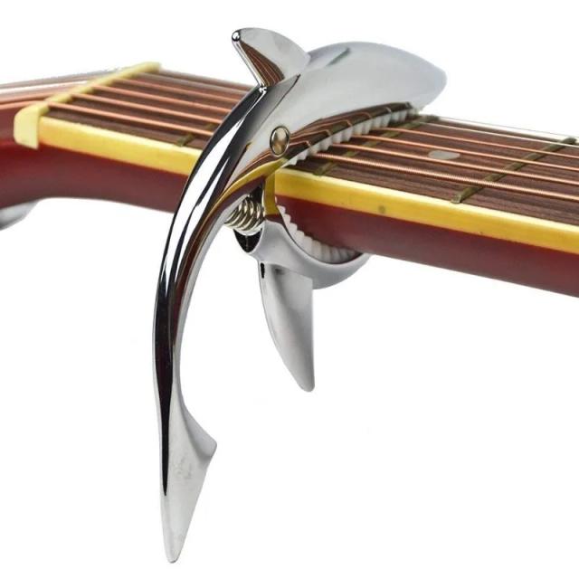 Capo Universal de Zinco para Guitarra em Forma de Tubarão - Acessório Prático para Instrumentos Musicais Acústicos com Mudança Rápida