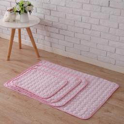 Esteira de resfriamento para animais de estimação, almofada para cães e gatos, seda fria, colchão à prova de umidade, cama para animais pequenos, almofada de verão, 5 tamanhos - Image 2