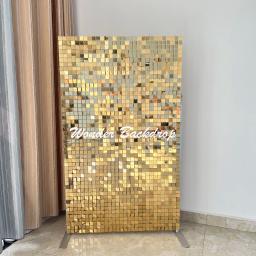 Decoração de parede com lantejoulas brilhantes e douradas - Image 6