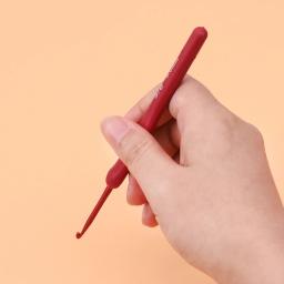 1 pçs 2mm-6mm ganchos de crochê agulha de tricô silicone lidar com agulhas de crochê de alumínio para tecelagem costura acessórios de tricô - Image 3