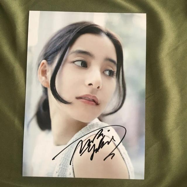 Fotografia Autografada de Yuko Araki - Rara e Exclusiva do J-Pop em Tamanho 5x7 para Presentes 2023