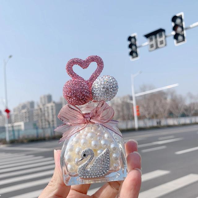 Garrafa de Perfume em Forma de Coração com Strass Rosa para Acessórios de Carro - Ornamento de Cisne Diamante