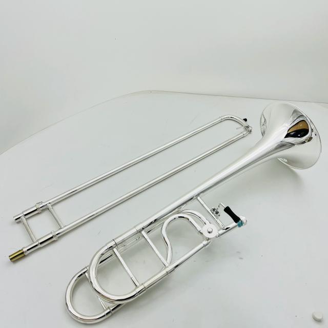 Trombone Tenor BB/F Bach 42GO Profissional em Prata, Completo com Concha e Bocal para Músicos Exigentes