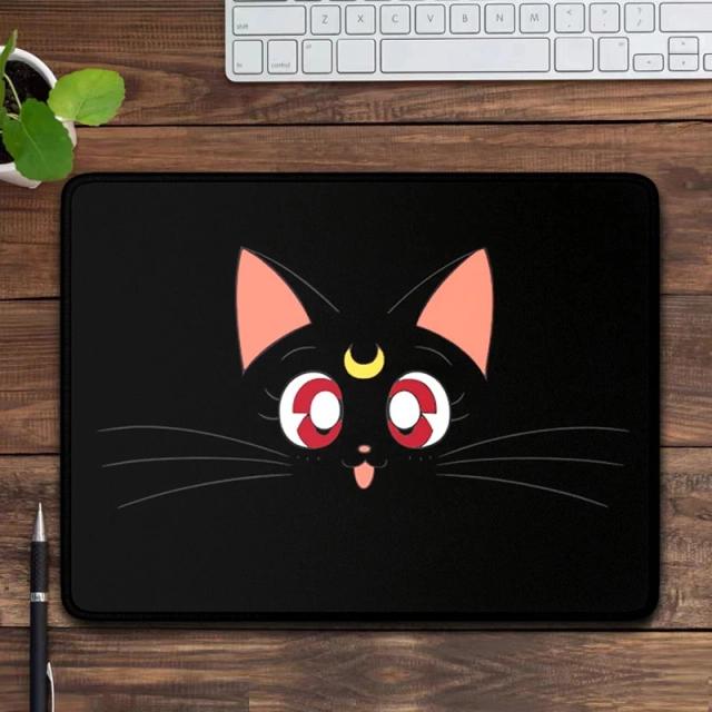 Mouse Pad Kawaii de Gato Preto com Tema de Anime Marinheiro e Lua - Acessório Irresistível para sua Mesa e Escritório