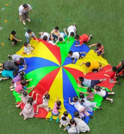 Arco-íris paraquedas crianças ao ar livre acampamento atividade salto-saco ballute trabalho em equipe cooperativa jogar festa de brinquedo jogos playground criança esporte - Image 3