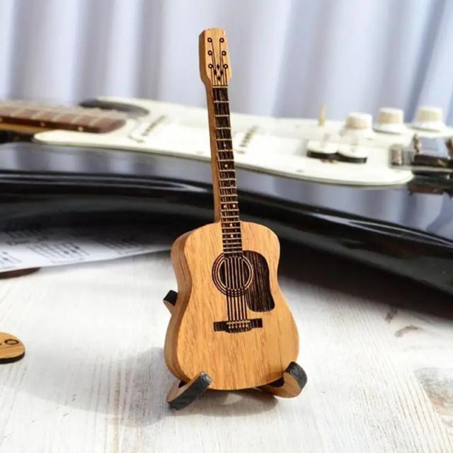 Estojo Organizador de Palhetas de Guitarra Acústica em Madeira com Rack Expositivo em Formato de Guitarra