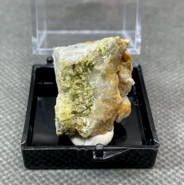 Coleção Exclusiva de Espécimes Naturais de Piromorfita Rara, Cristais de Quartzo e Pedras Preciosas em Caixa de 3,4 cm