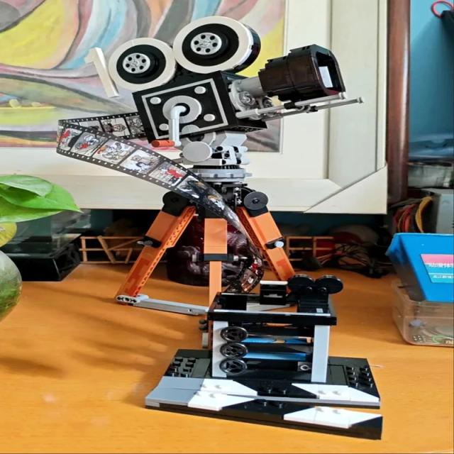 Conjunto de Construção Tribute Camera com 811 Tijolos Colecionáveis - Brinquedo Ideal para Crianças e Fãs Adultos, Presente Perfeito para Aniversários de 100 anos