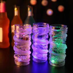 Venda quente 285ml criativo festa copos dragão led piscando mudança de cor água ativado acender cerveja uísque copo caneca utensílios de mesa - Image 2