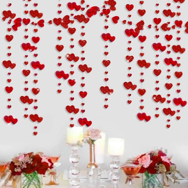 Decorações de Papel Metálico para Casamento: Bandeiras Bunting e Streamers em Festa Vermelha Triangular