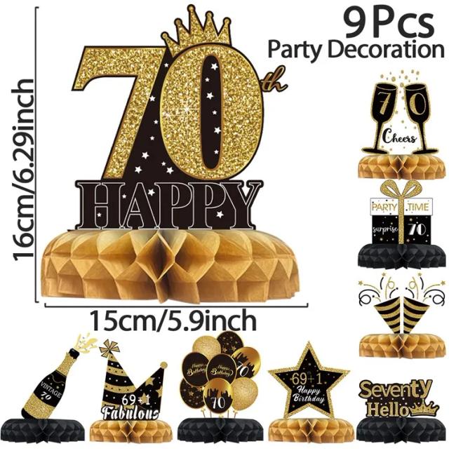 Decoração Elegante de Mesa em Preto e Dourado para Festa de Aniversário de 70 Anos com Prato de Foto Personalizado
