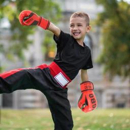 Confortáveis luvas de boxe ajustáveis para crianças, protetor de mão preto, luvas de luta ajustáveis - Image 2
