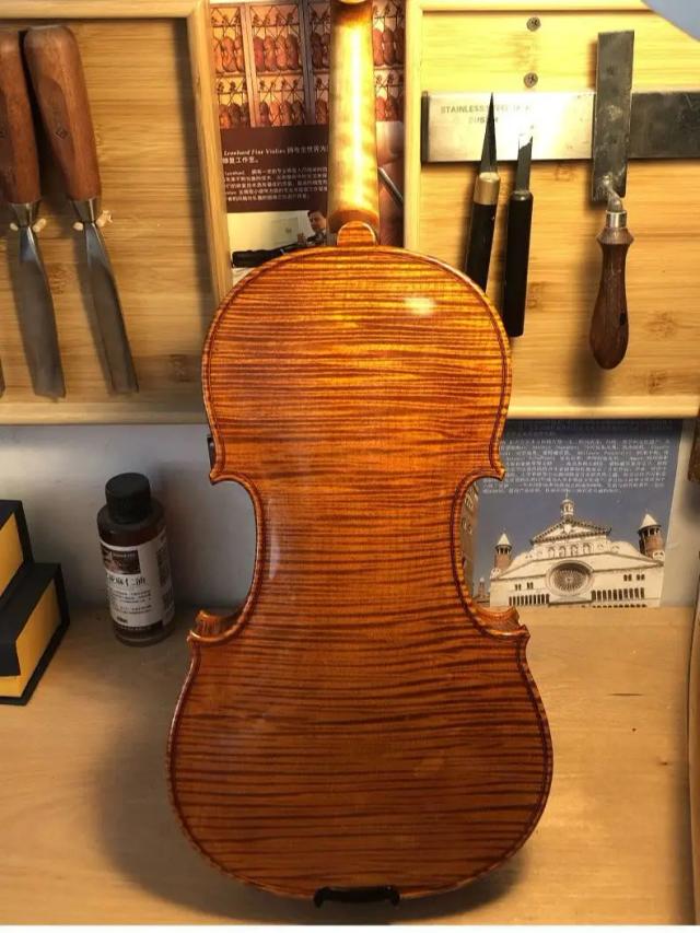 Violino Artesanal Profissional 4/4 Amarelo Dourado com Estojo e Arco Premium