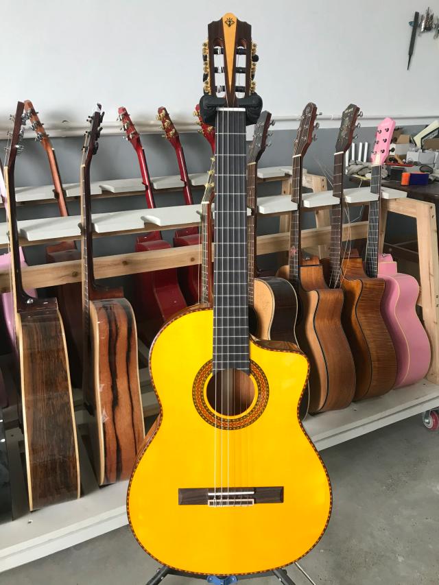 Guitarra Clássica Espanhola de Flamenco Profissional em Spruce Sólido e Jacarandá, Artesanal e de Alta Qualidade por Atacado