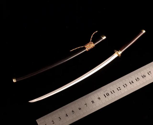 Miniatura de Espada Samurai Katana Japonesa 22cm - Ornamento Colecionável e Presente Masculino 1:6