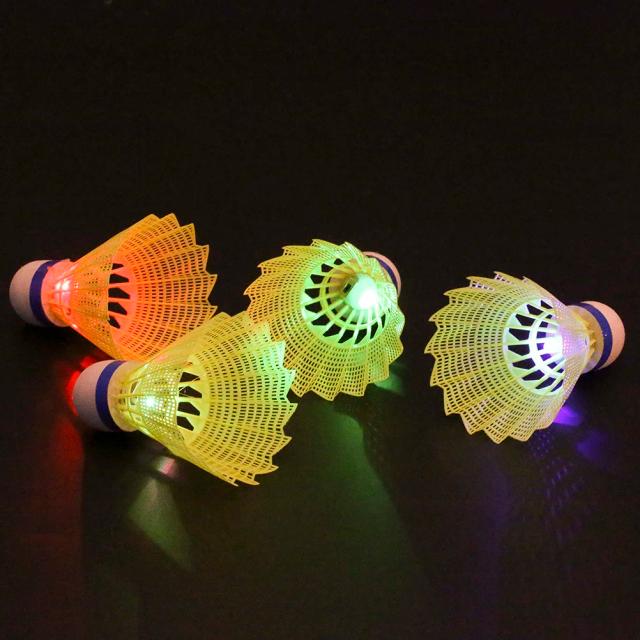 8pcs LED Badminton Petecas Multicoloridas para Jogo Noturno