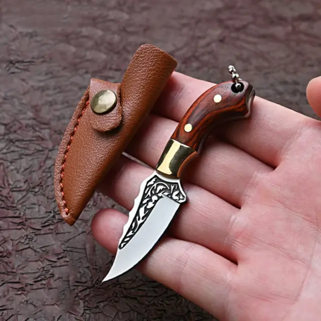 Mini Faca de Cozinha em Aço Inoxidável: Prática e Elegante, Ideal para Cortar Frutas e Perfeita como Presente ou Ornamento.
