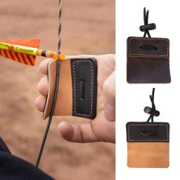 Falso couro arco e flecha guia dedo para a mão direita proteção, ajustável, para a mão direita, caça, tiro ao alvo, tiro com arco - Image 1