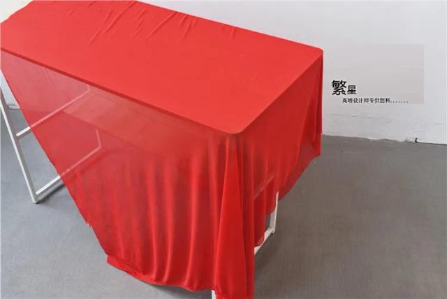 Malha Elástica YLM-Lycra: Tecido Brocado com Design Criativo para Instalações Artísticas e Espaços Inovadores
