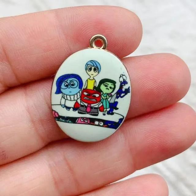 Charme dos desenhos animados: 10 peças de acessórios de bricolagem em metal banhado a ouro para joias como colares, pulseiras, brincos e pingentes