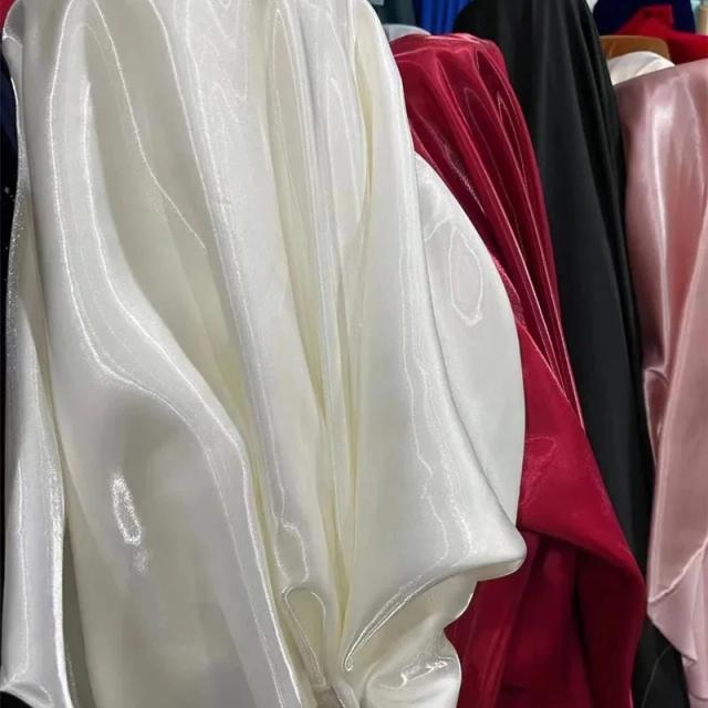 Tecido de Seda Cetim Galáxia: Luxuoso e Metálico para Roupas de Designer