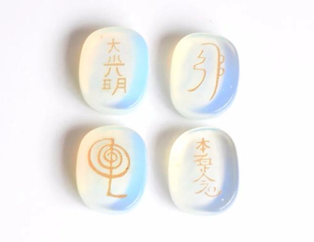 Conjunto de 4 Cristais Naturais: Quartzo Rosa, Lápis Lazuli, Aventurina e Símbolos de Reiki para Cura e Equilíbrio Energético